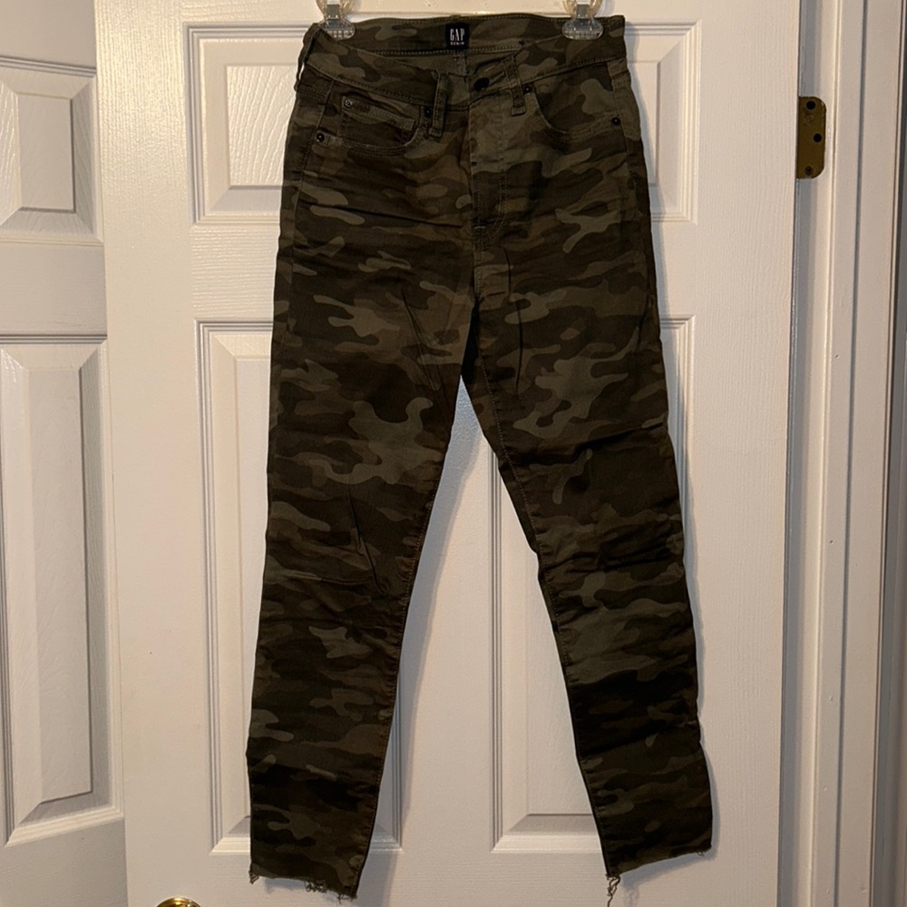 Gap green camo pants